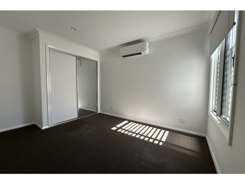 2/68 Frawley Road, Hallam VIC 3803