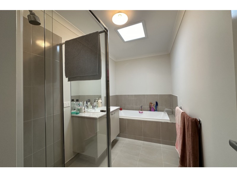 68 Edgar Avenue, Cranbourne South VIC 3977