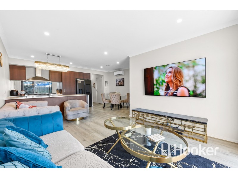 8 Compass Drive, Hampton Park VIC 3976