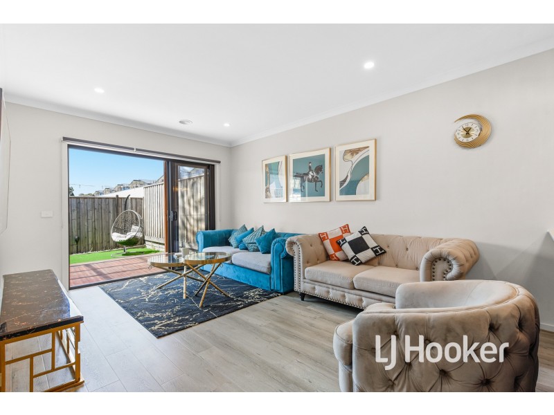 8 Compass Drive, Hampton Park VIC 3976