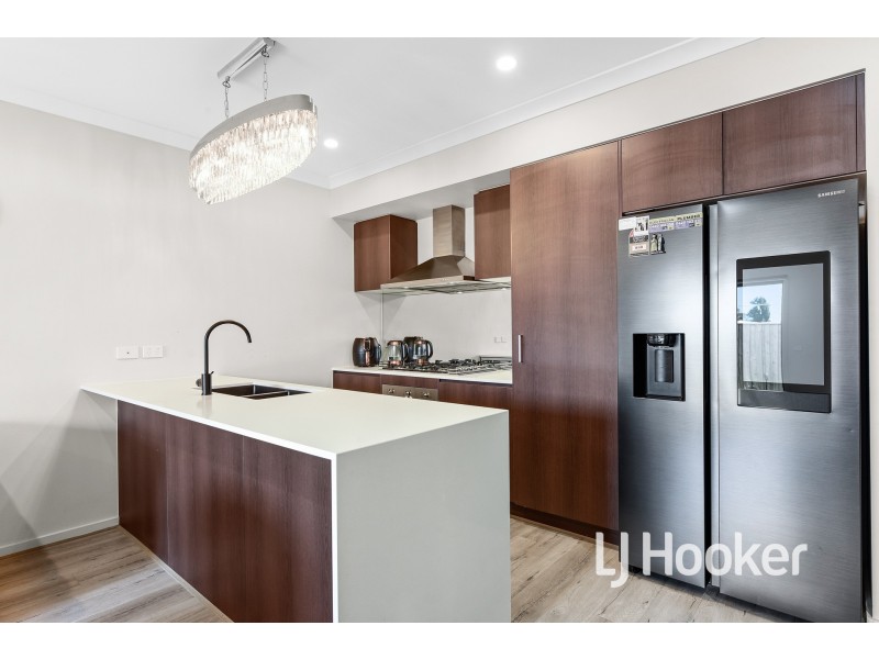 8 Compass Drive, Hampton Park VIC 3976