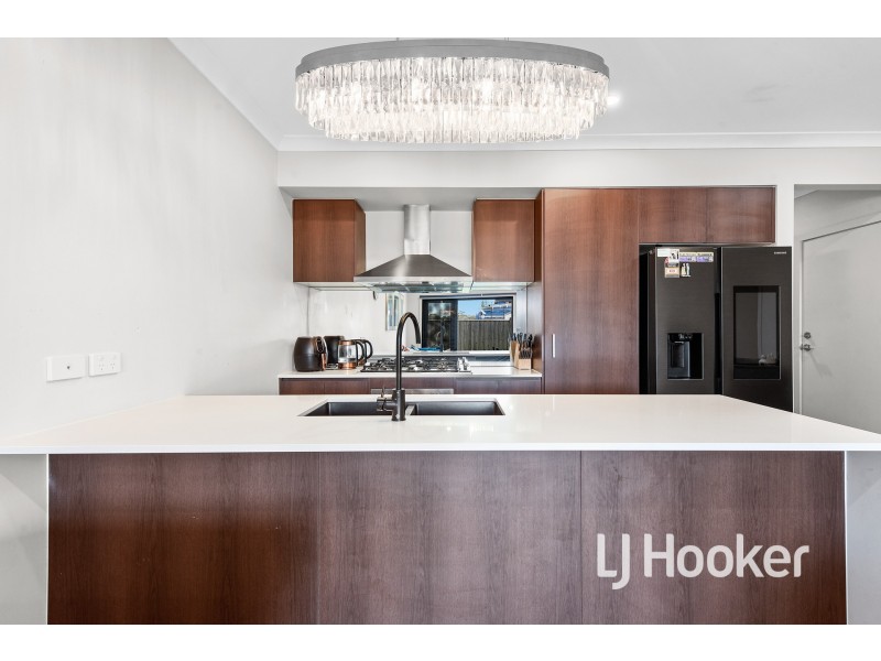 8 Compass Drive, Hampton Park VIC 3976