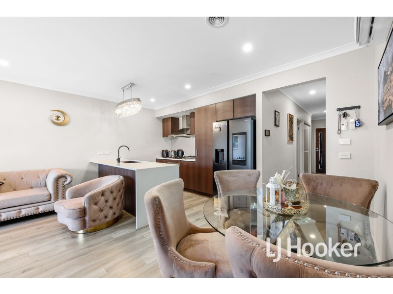 8 Compass Drive, Hampton Park VIC 3976