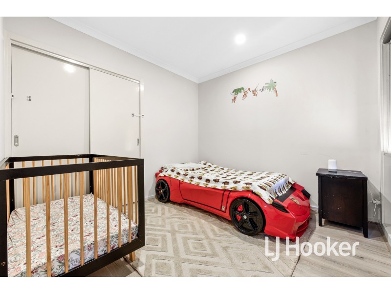 8 Compass Drive, Hampton Park VIC 3976