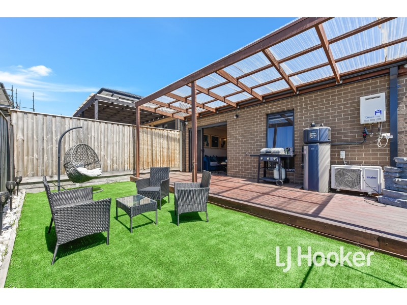8 Compass Drive, Hampton Park VIC 3976