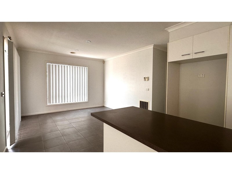 4 Bushman Way, Lynbrook VIC 3975