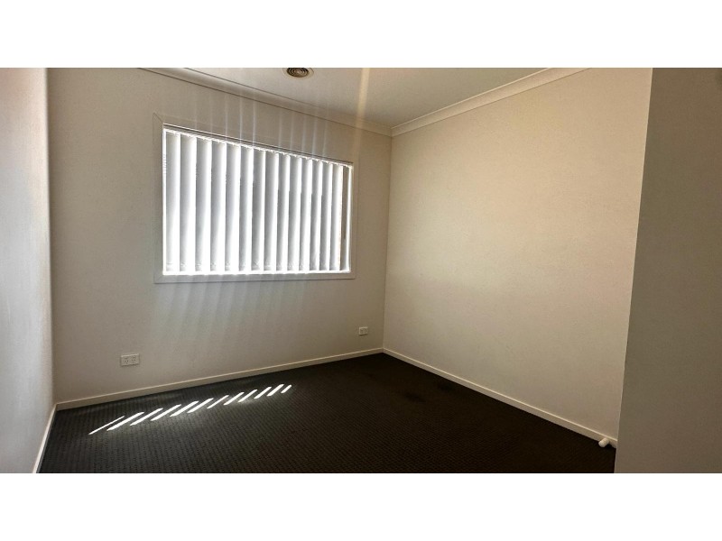 4 Bushman Way, Lynbrook VIC 3975