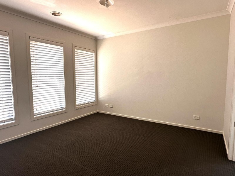 4 Bushman Way, Lynbrook VIC 3975