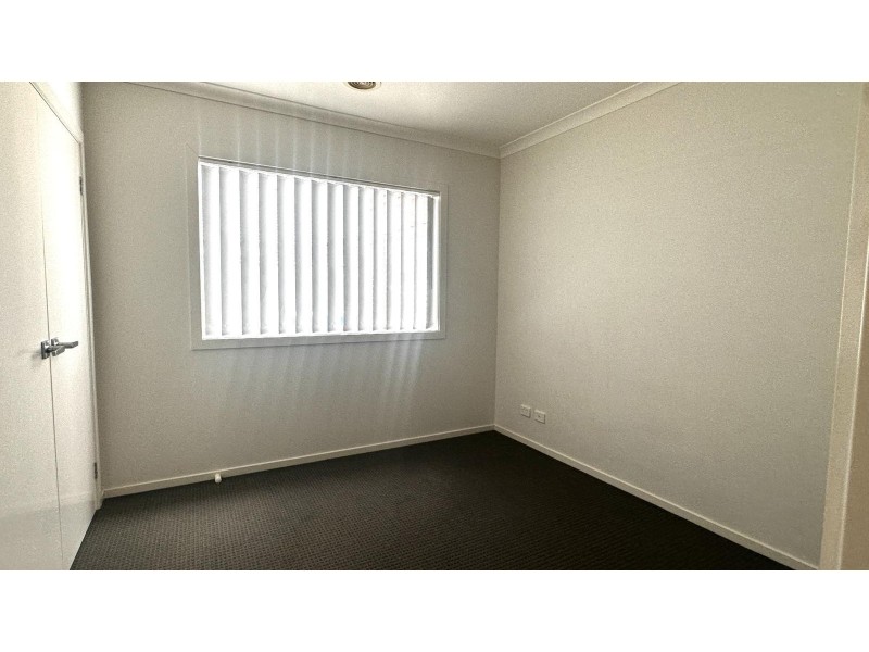 4 Bushman Way, Lynbrook VIC 3975