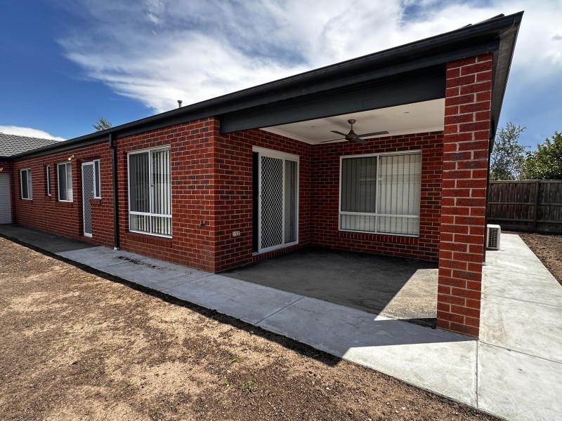 4 Bushman Way, Lynbrook VIC 3975