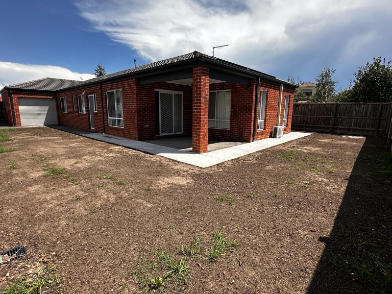 4 Bushman Way, Lynbrook VIC 3975