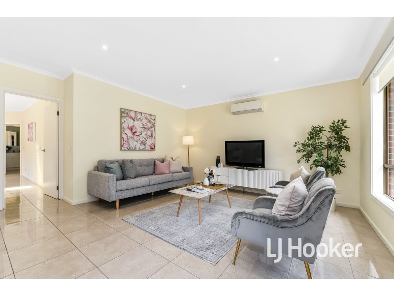 2 Strong Drive, Hampton Park VIC 3976