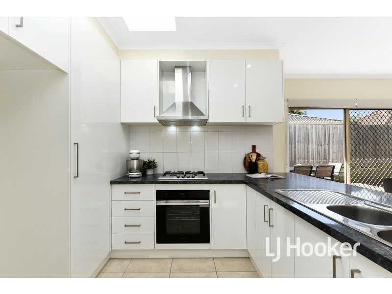 2 Strong Drive, Hampton Park VIC 3976