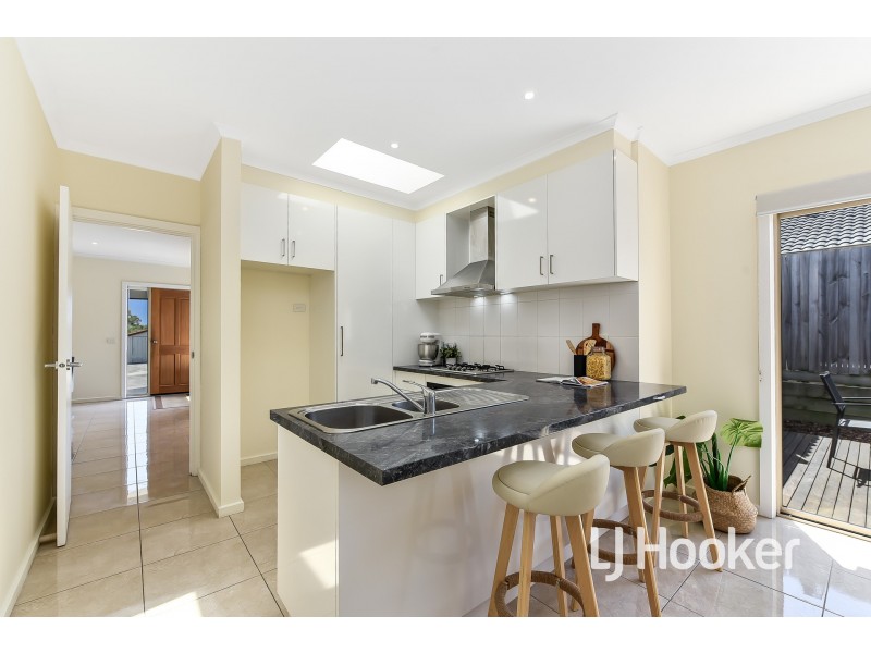 2 Strong Drive, Hampton Park VIC 3976