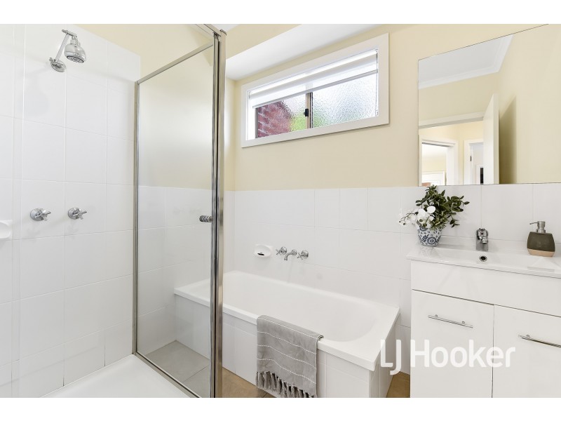 2 Strong Drive, Hampton Park VIC 3976