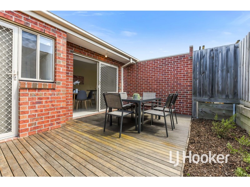 2 Strong Drive, Hampton Park VIC 3976