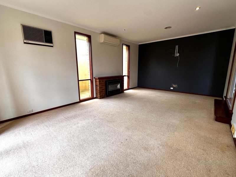 33 Camms Road, Cranbourne VIC 3977