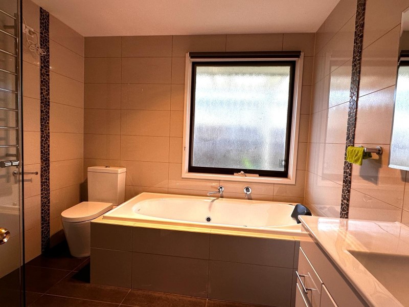 33 Camms Road, Cranbourne VIC 3977