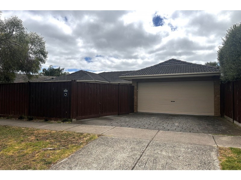 33 Camms Road, Cranbourne VIC 3977