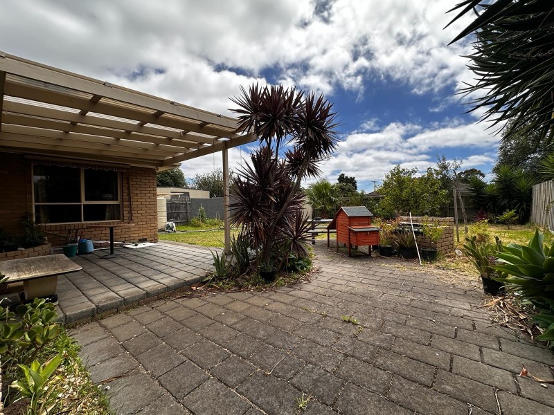 33 Camms Road, Cranbourne VIC 3977