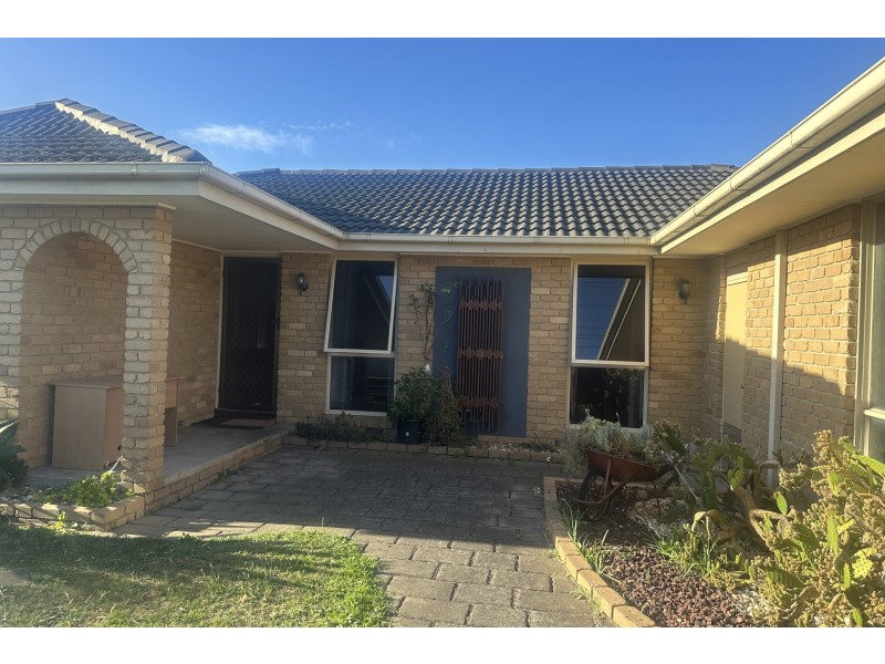 33 Camms Road, Cranbourne VIC 3977