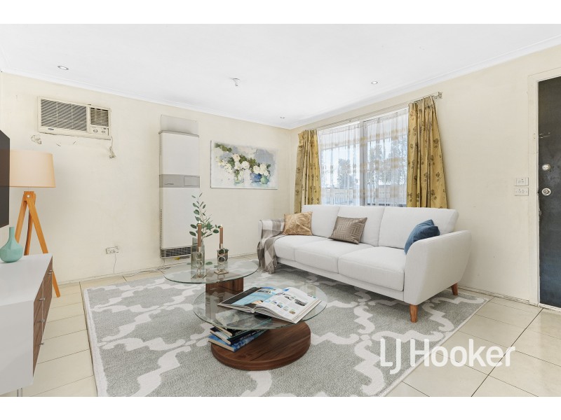 65 Oaktree Drive, Hampton Park VIC 3976