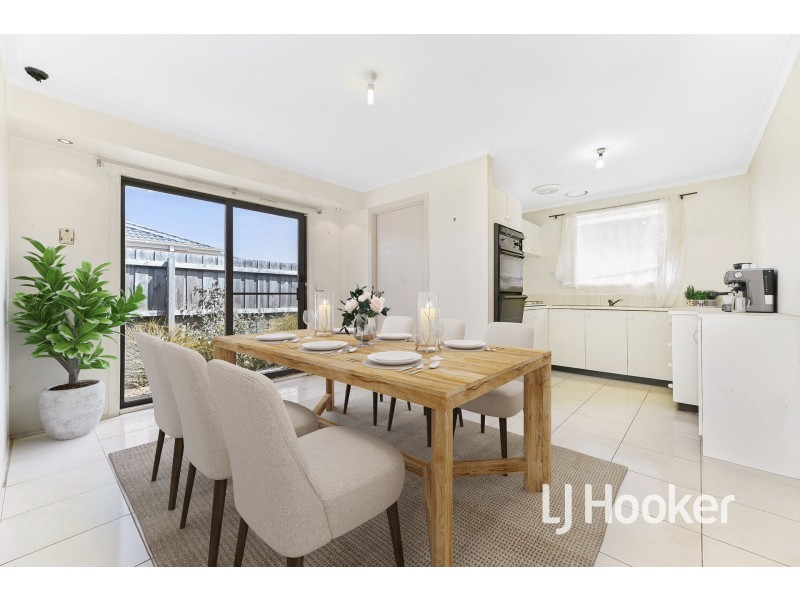 65 Oaktree Drive, Hampton Park VIC 3976