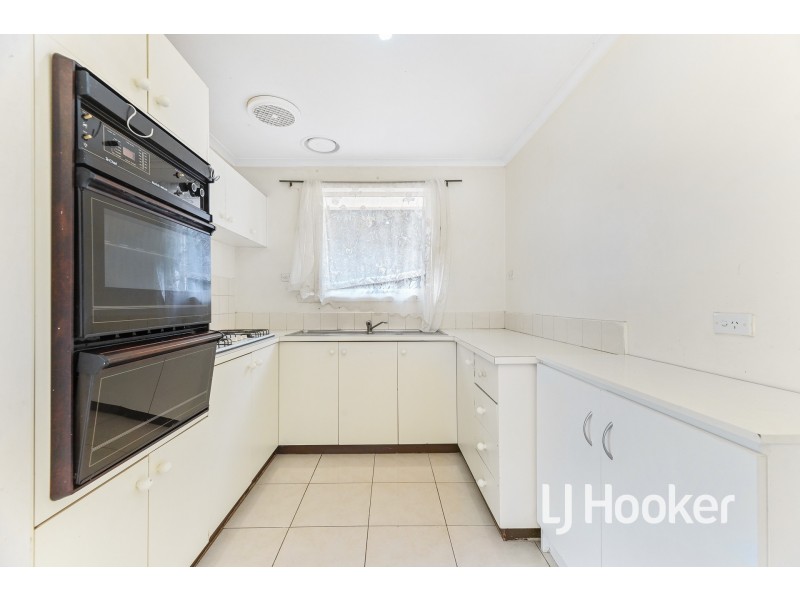 65 Oaktree Drive, Hampton Park VIC 3976