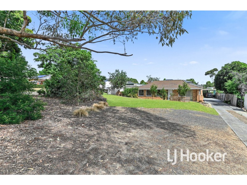 65 Oaktree Drive, Hampton Park VIC 3976