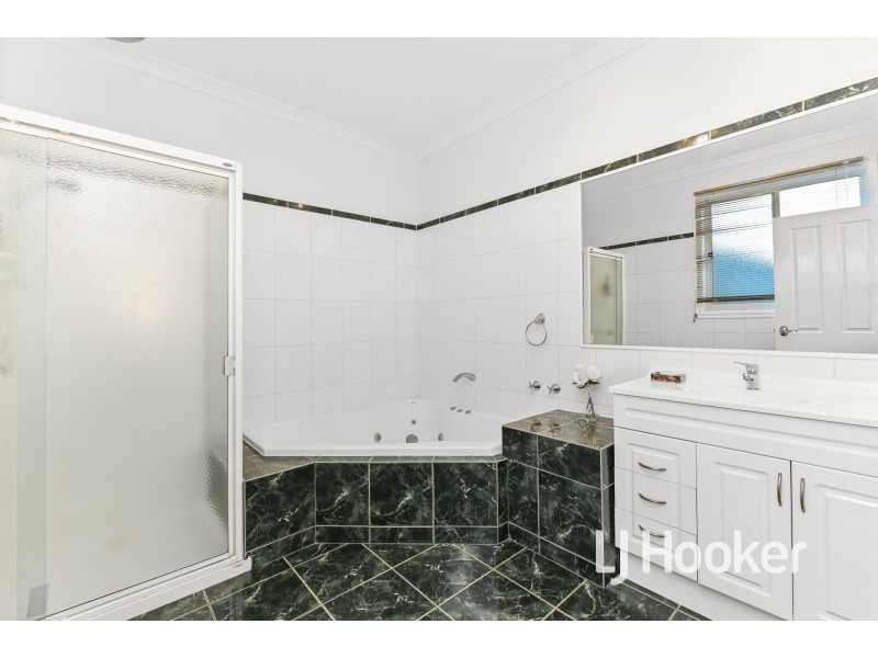 36 Montbrae Circuit, Narre Warren North VIC 3804