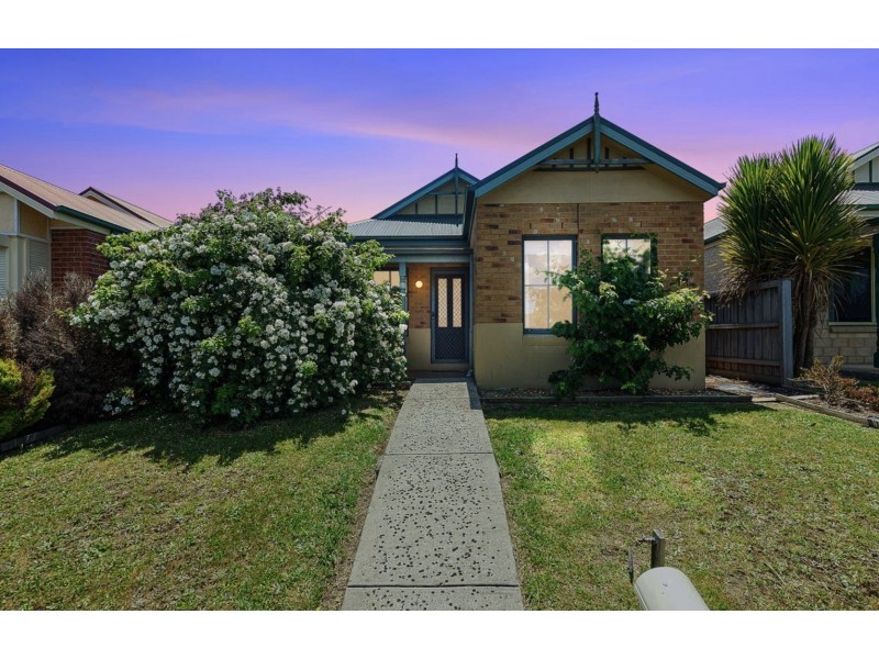 52 Springhill Drive, Cranbourne VIC 3977