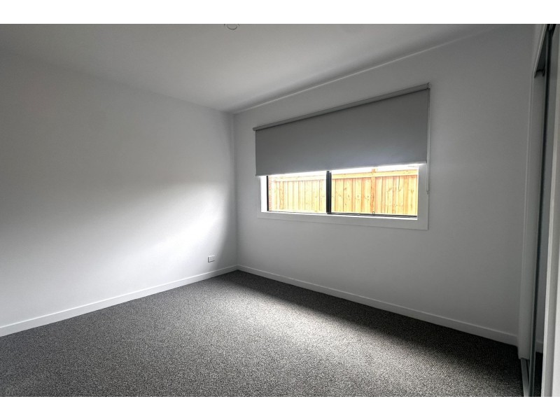6 Winx Lane, Cranbourne East VIC 3977