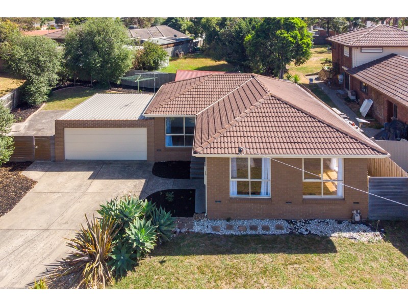 27 Warana Drive, Hampton Park VIC 3976