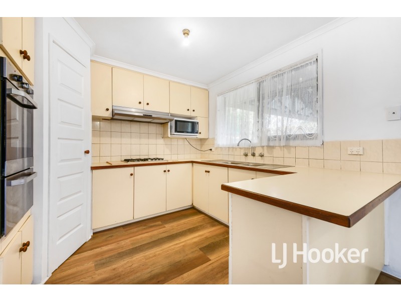 27 Warana Drive, Hampton Park VIC 3976