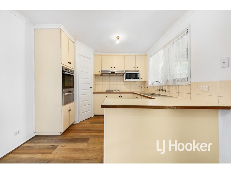 27 Warana Drive, Hampton Park VIC 3976