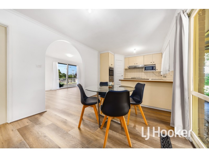 27 Warana Drive, Hampton Park VIC 3976