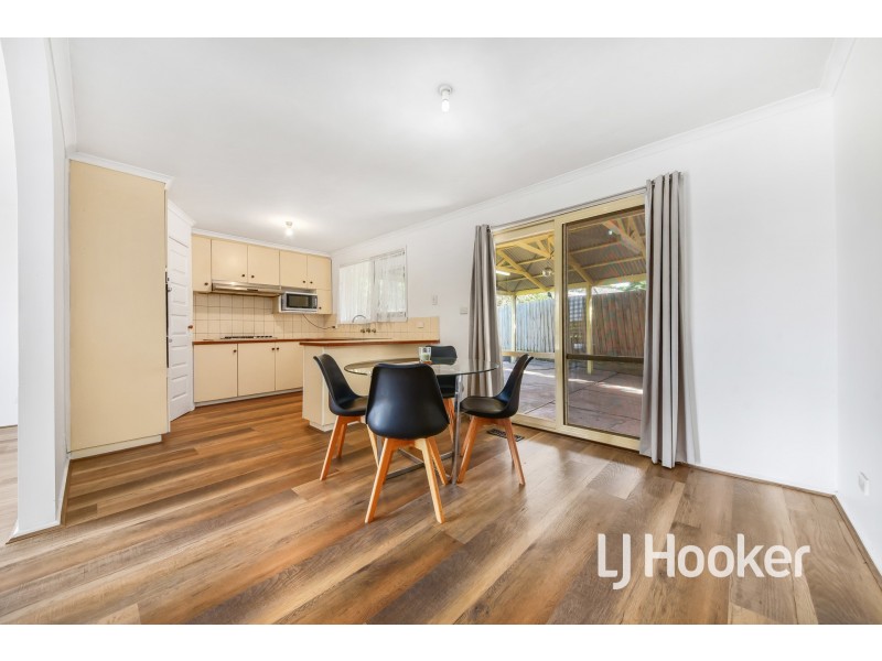 27 Warana Drive, Hampton Park VIC 3976