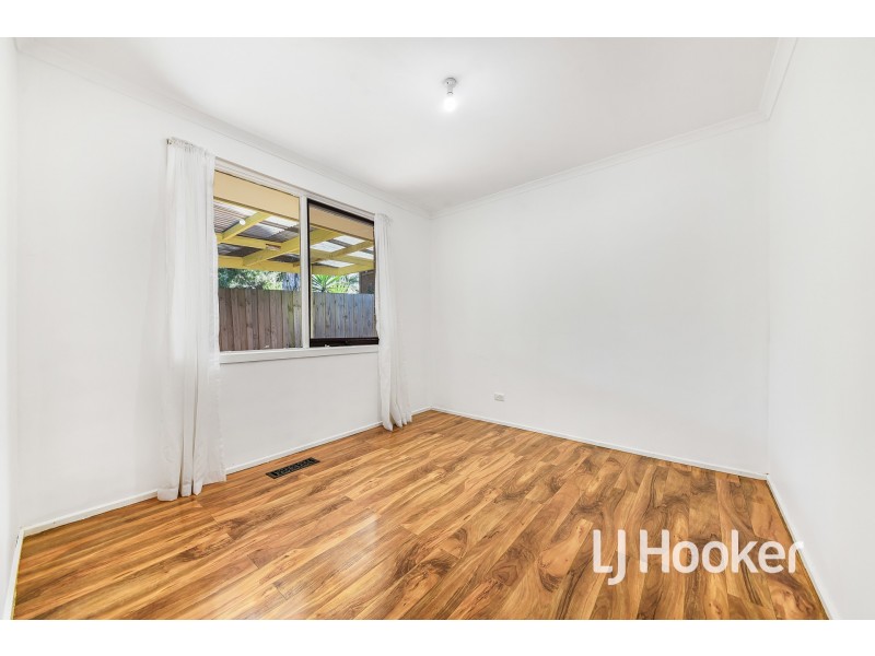 27 Warana Drive, Hampton Park VIC 3976