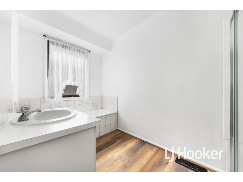 27 Warana Drive, Hampton Park VIC 3976