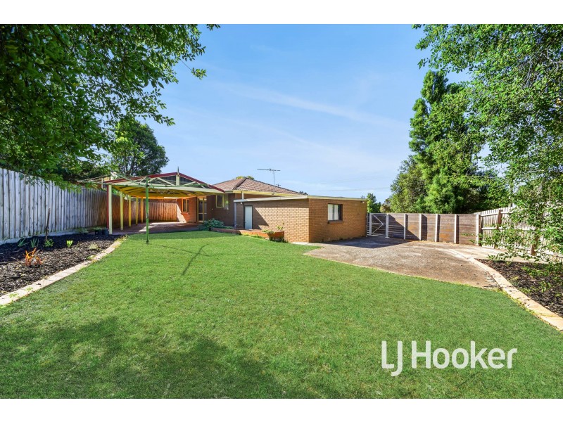 27 Warana Drive, Hampton Park VIC 3976