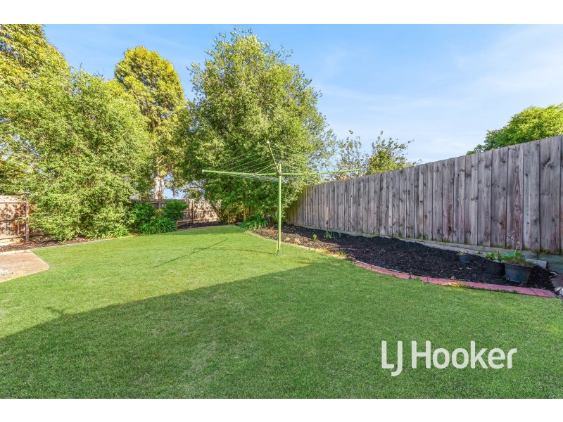 27 Warana Drive, Hampton Park VIC 3976