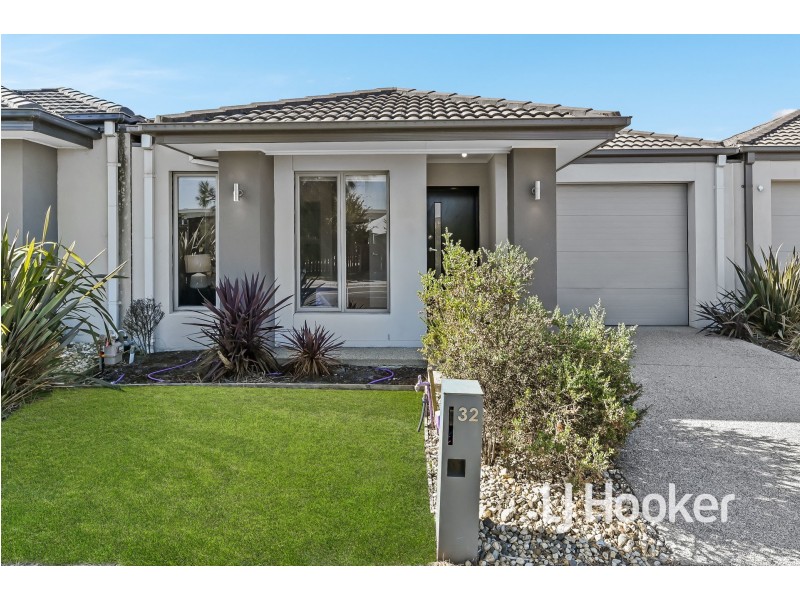 32 Haflinger Avenue, Clyde North VIC 3978