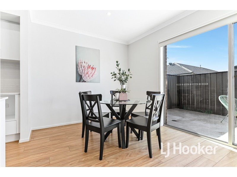 32 Haflinger Avenue, Clyde North VIC 3978