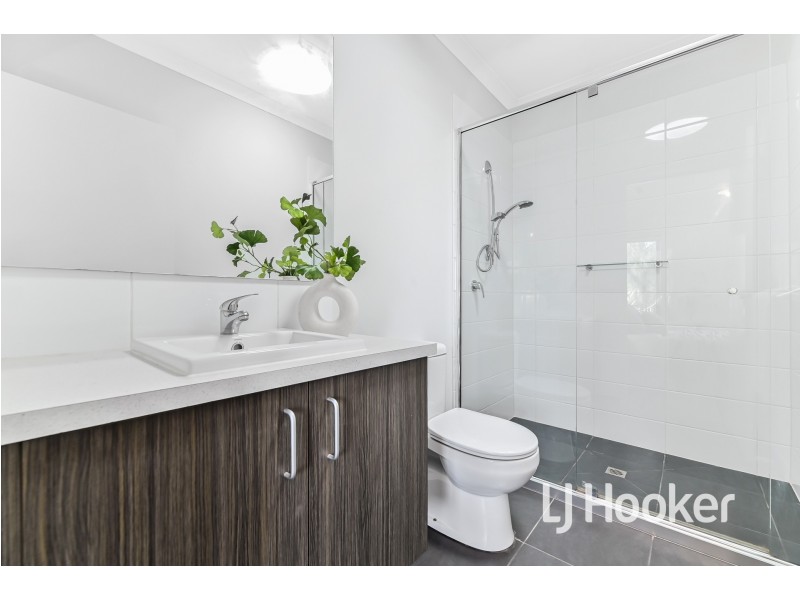 32 Haflinger Avenue, Clyde North VIC 3978