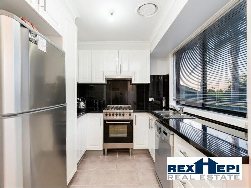 66 Oaktree Drive, Hampton Park VIC 3976