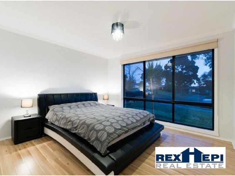 66 Oaktree Drive, Hampton Park VIC 3976