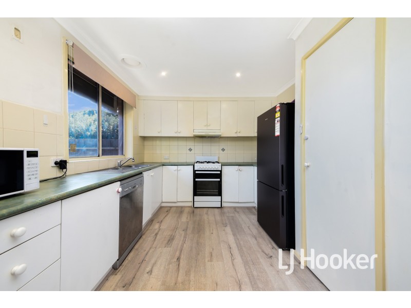 37 Green Valley Crescent, Hampton Park VIC 3976