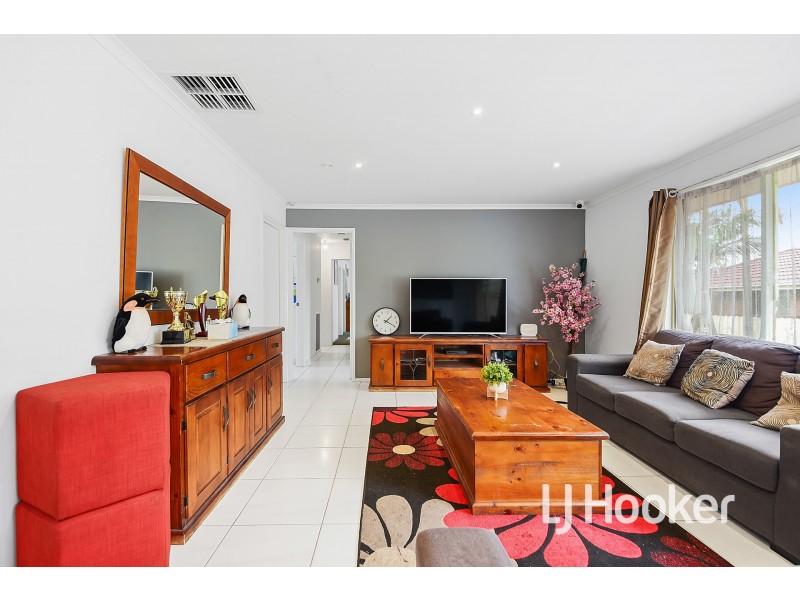 13 Ralph Crescent, Hampton Park VIC 3976