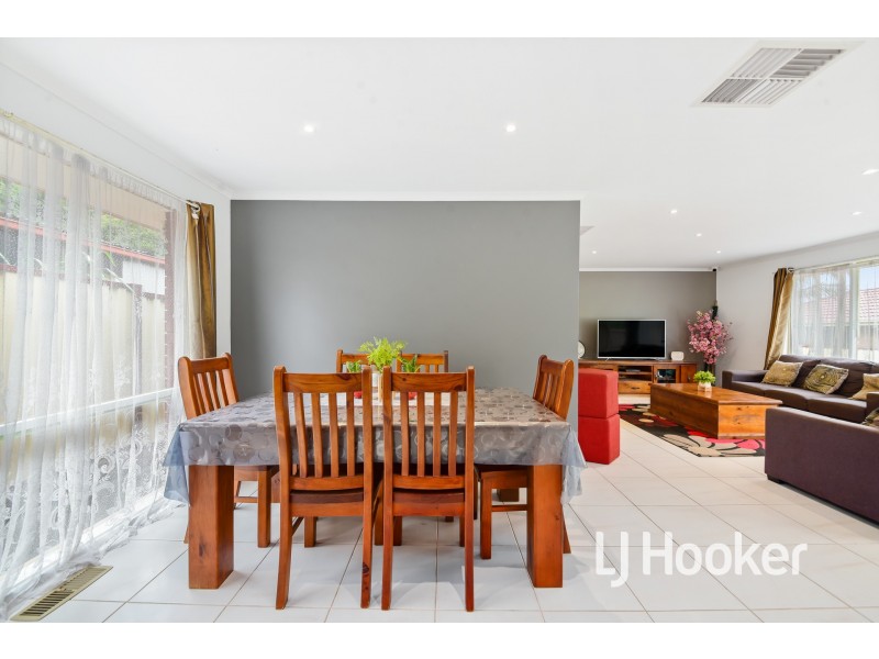 13 Ralph Crescent, Hampton Park VIC 3976