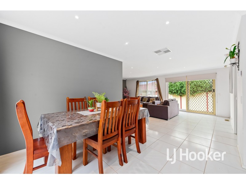 13 Ralph Crescent, Hampton Park VIC 3976
